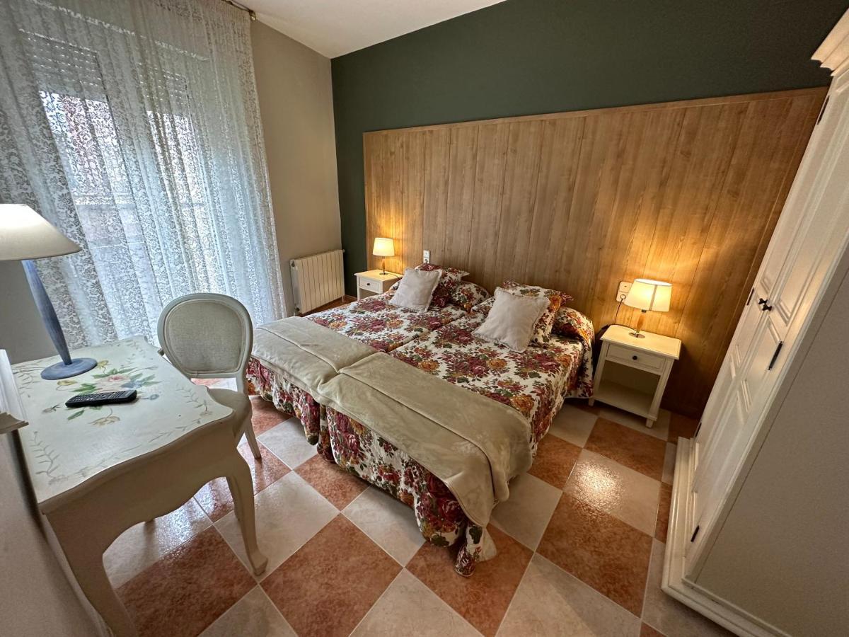 סרברה Hostal Bonavista מראה חיצוני תמונה