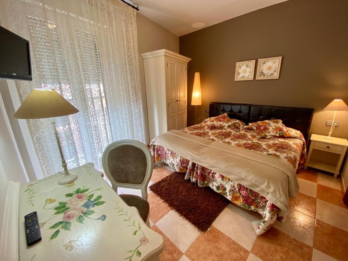 סרברה Hostal Bonavista מראה חיצוני תמונה